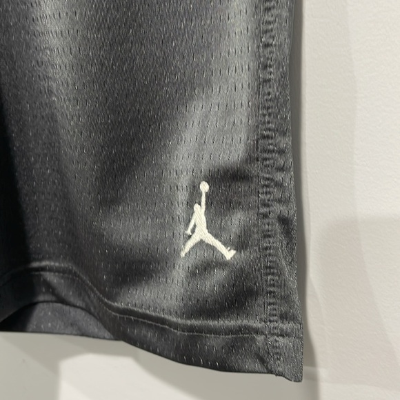Boy’s size large Air Jordan basketball shorts 11” inseam gray - Picture 3 of 8